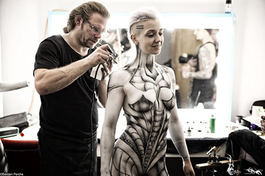 body painting sur le theme de l'animal realise pour le club de vendome à paris. Ideal pour vos soirees a theme , accueil evenementiel, festival 